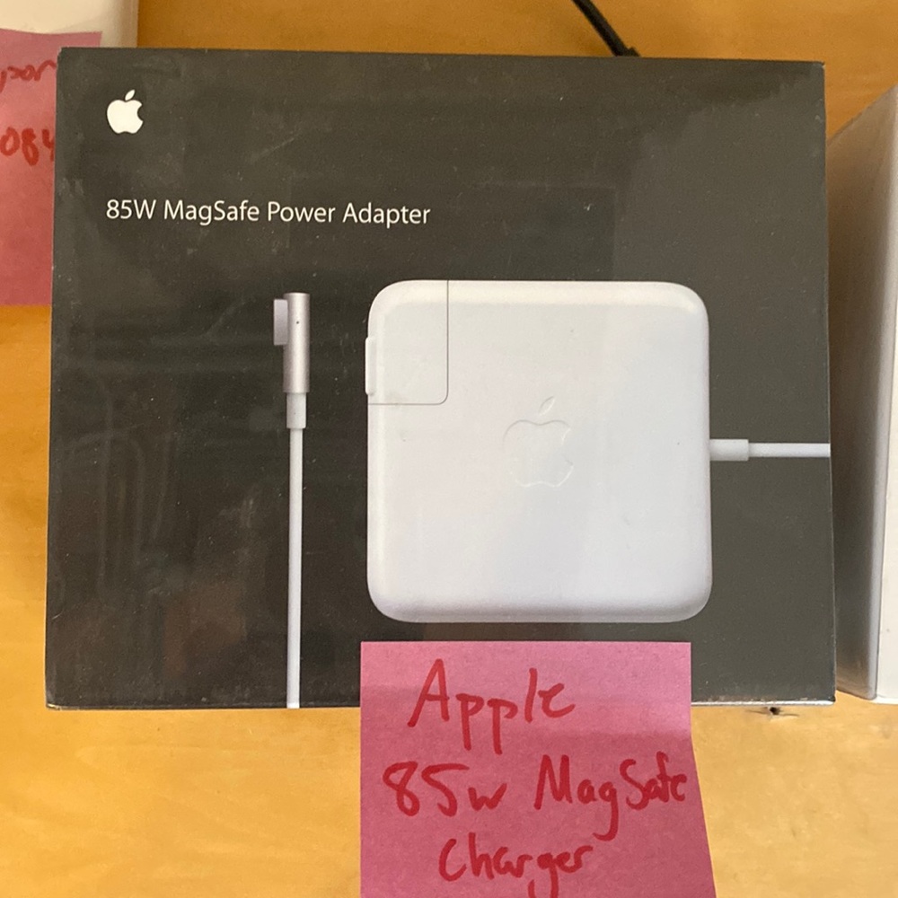 Apple computer charger magnetic